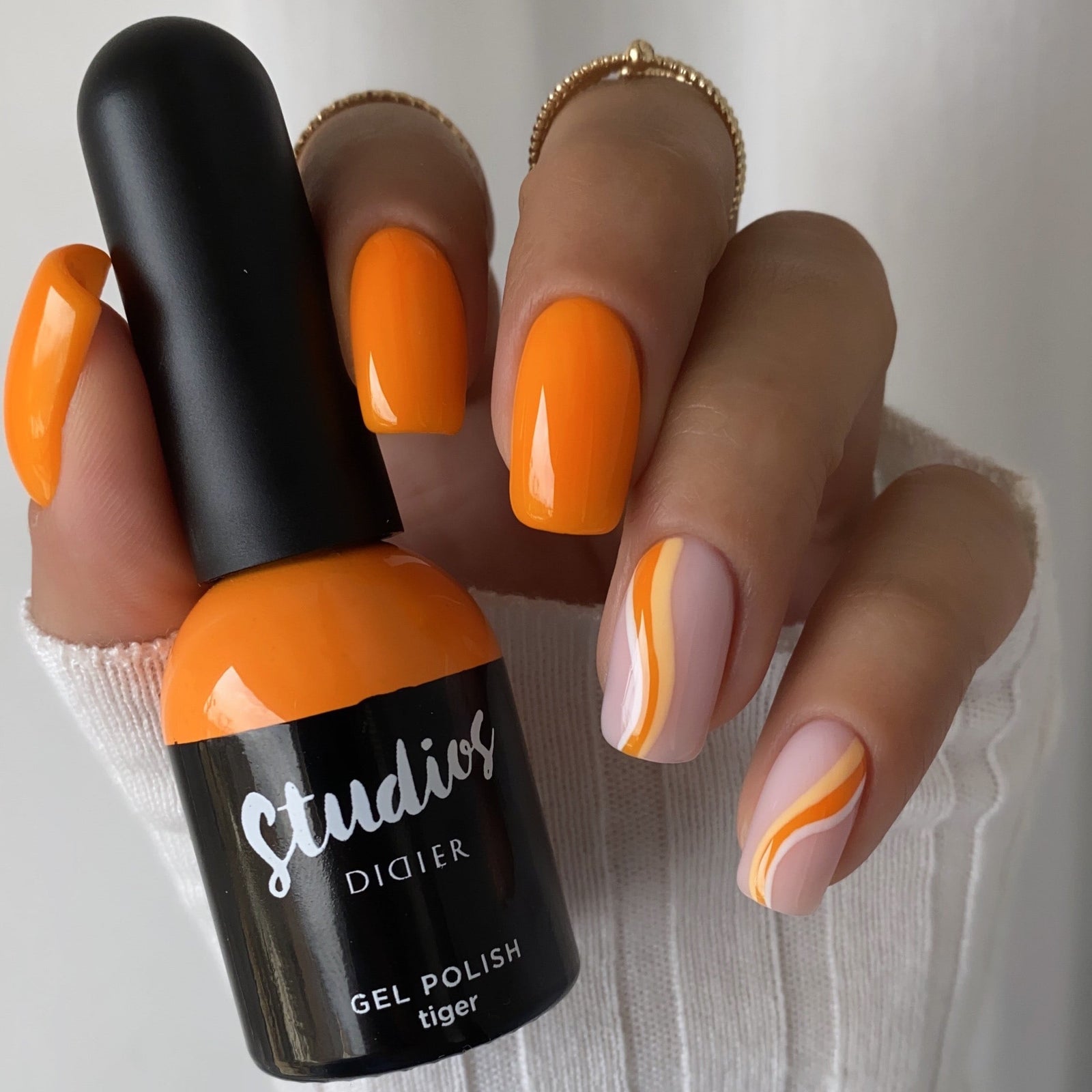 LCN UV-Nagellack „Gold Disco“ – Vegan, HEMA-frei, Langanhaltender Shellac (10 Ml)